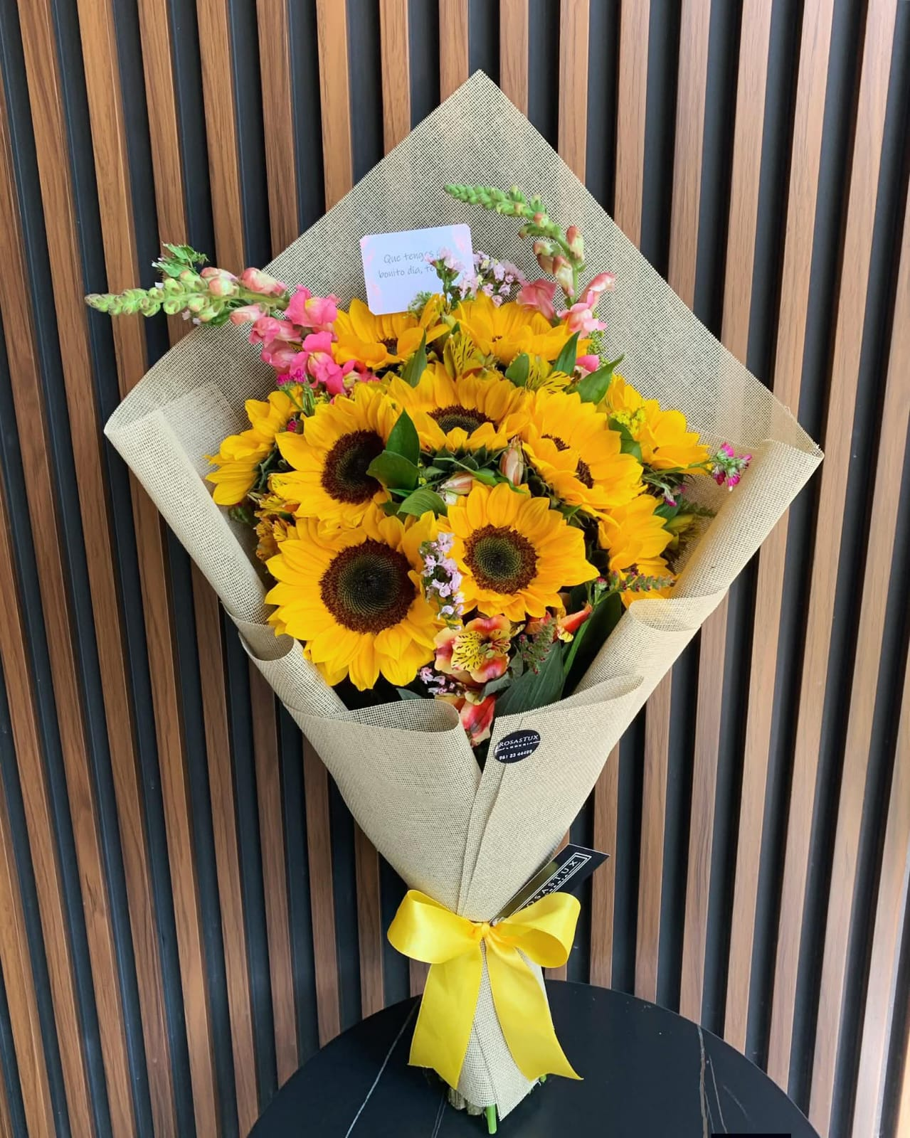 Ramo Girasoles Premium con girasoles grandes y envoltura natural