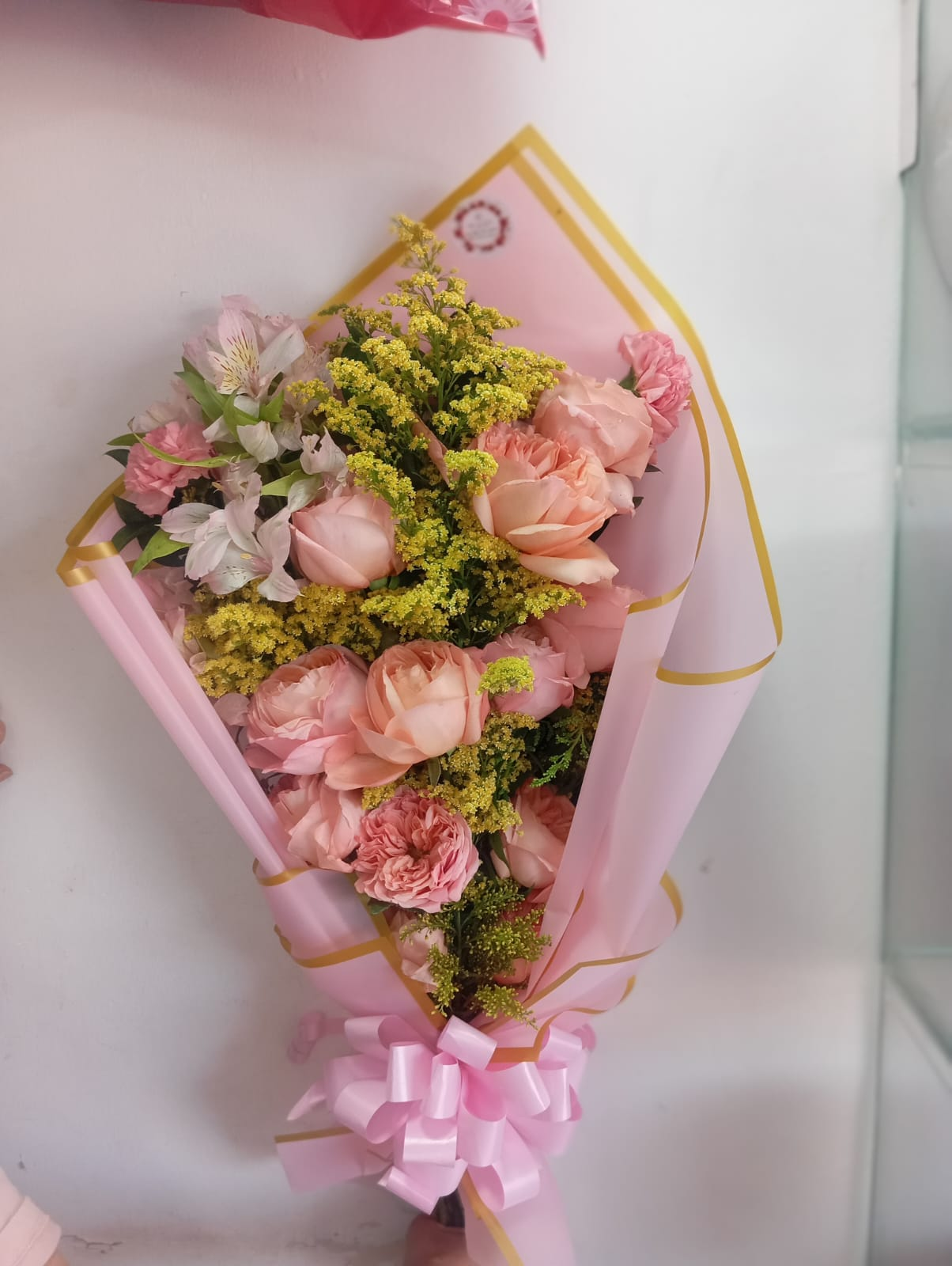 Ramo Rose Love con rosas rosadas, flores suaves y envoltura rosada